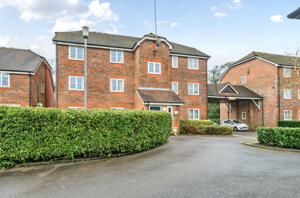 Royal Huts Av, Hindhead, Surrey